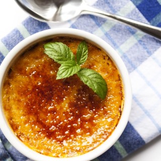Sunshine Squash Creme Brulee - Caramelized sugar topping and a yummy, squash custard makes for a dish that is creamy, comforting and a great way to make something different with winter squash. | justalittlebitofbacon.com
