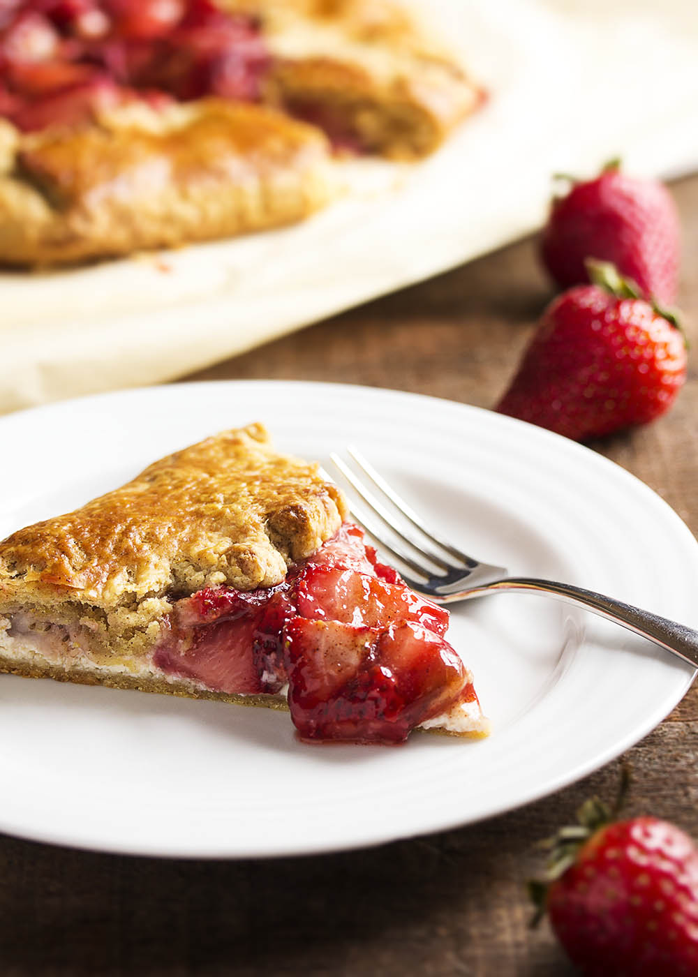 Strawberry Ricotta Crostata - This naturally sweetened crostata is a fun and relaxed take on pie, full of fresh strawberries, creamy ricotta, and brushed with honey. | justalittlebitofbacon.com