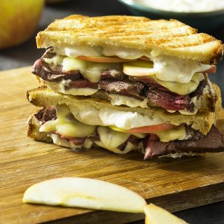 What to do with leftover roast beef? Layer it up on sourdough bread with apples, cheddar, and horseradish sauce for a roast beef panini! Great for lunch or dinner. | justalittlebitofbacon.com