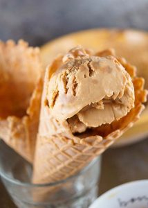 No ice cream machine? No problem! Here are 10 fabulous recipes for easy, no-churn ice cream that will have you making ice cream all summer long. | justalittlebitofbacon.com