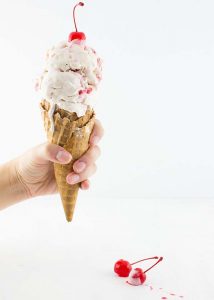 No ice cream machine? No problem! Here are 10 fabulous recipes for easy, no-churn ice cream that will have you making ice cream all summer long. | justalittlebitofbacon.com