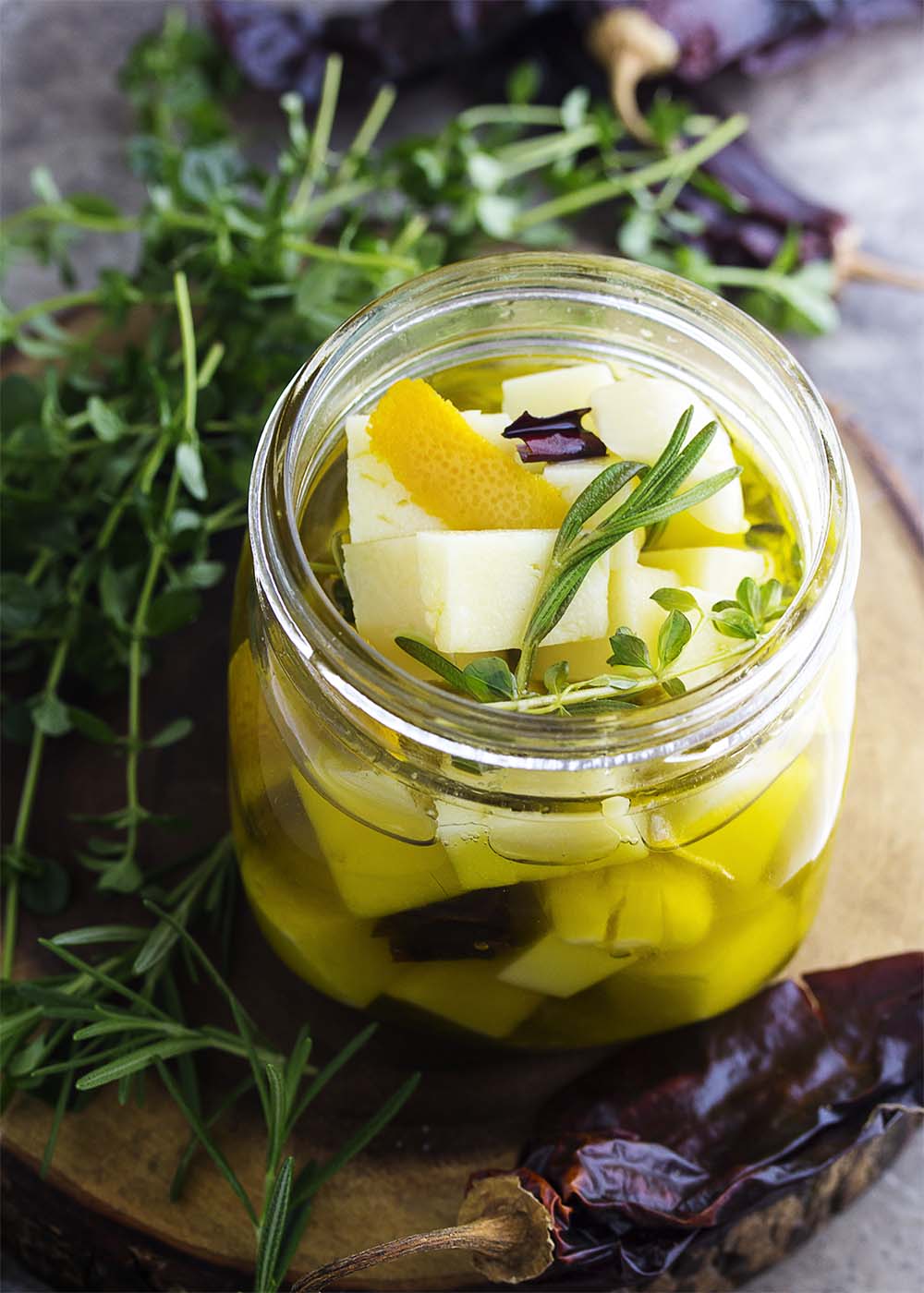 Cubes of Spanish manchego cheese is marinated in a mixture of hot peppers, olive oil, and herbs in this easy manchego tapas recipe. | justalittlebitofbacon.com